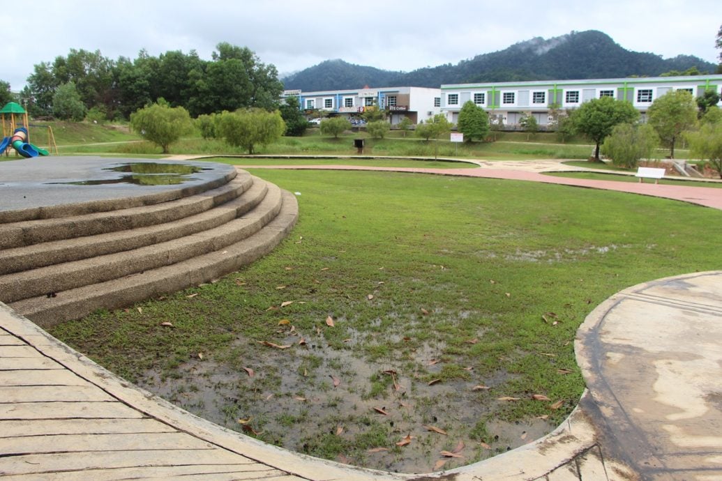 东：劳勿城市公园草地逢雨必淹，房地部拨50万展开提升工程