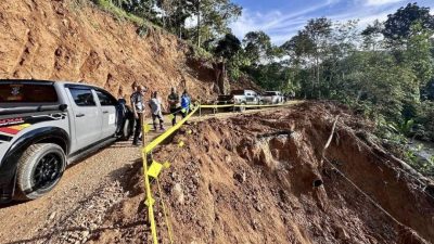 劳勿格雷河滤水站土崩  输水管断裂 500户断水