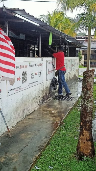 年终大扫除，资源回收站物资倍增，雨季提高困难。