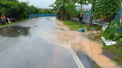 文德甲马化花园  爆水管 水长流