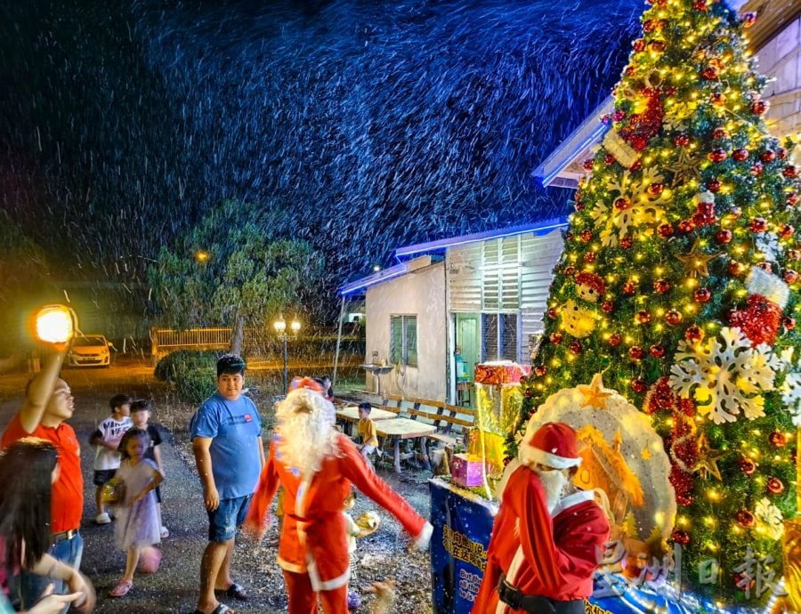 直凉圣若望教堂独特风景 圣诞夜“雪花纷飞”