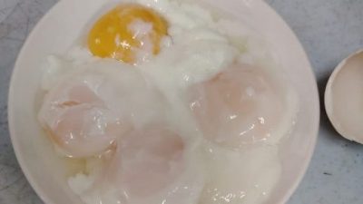 让食客有意外惊喜   茶餐室推“双黄”半生熟蛋