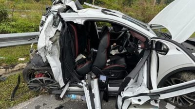 罗里连环撞4车  Proton X50毁不成形 酿1死10伤