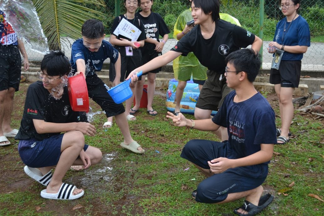 东：逾百名来自东海岸三州的中学生参加星洲日报《学海》第37届东海岸学记培训营《突破》，接受全面培训，迈出成为学生记者的重要一步。