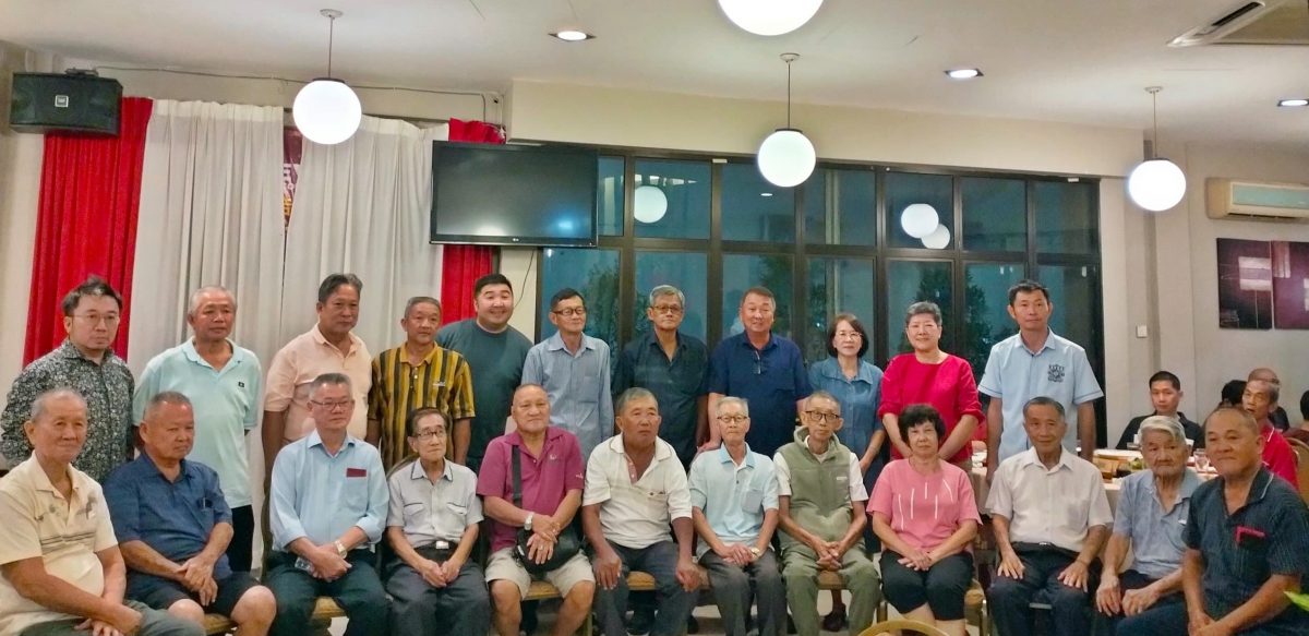 东：马华甘马挽区会设宴庆祝冬至，并颁发“风雨同路与马华共载50年”奖项。