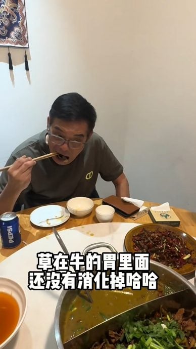 为拍片吃“牛屎”暗黑料理 李国麟作呕仍激赞好吃