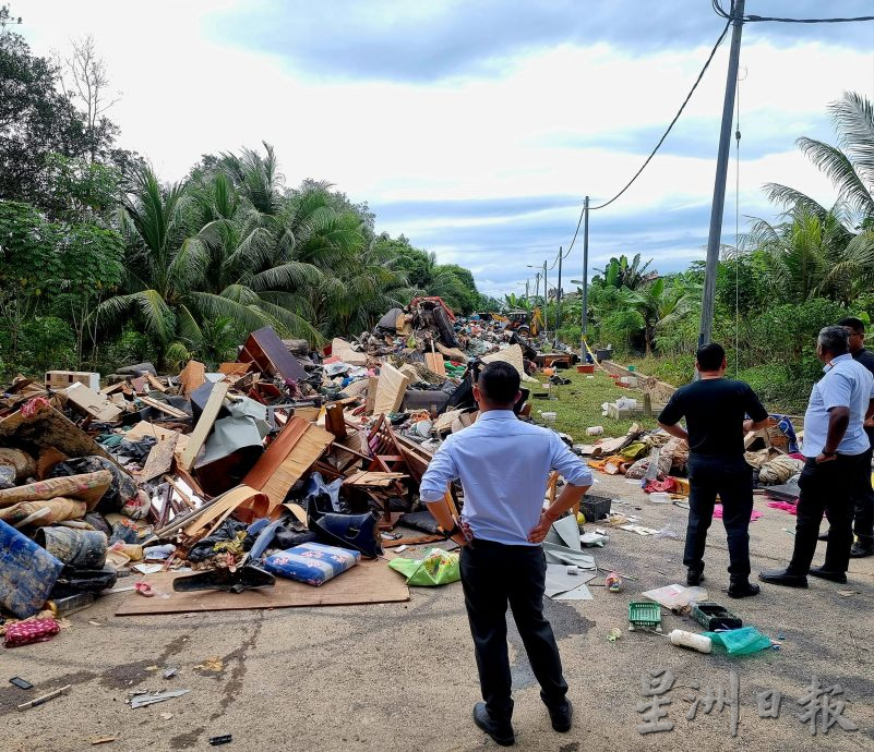 供星洲网／森州各地传灾情 行政议员亲自出动 助民善后