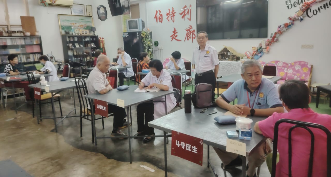 兵如港卫理公会圣诞市集  7中医义诊反应热烈  