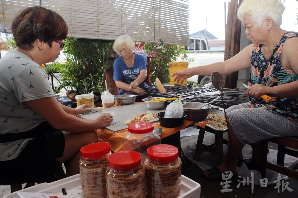 农历新年脚步靠近 巴刹年饼飘年味