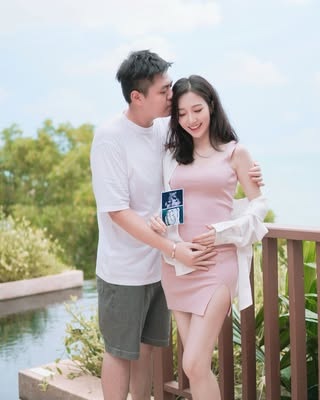 分享怀孕喜讯 何依婷将择日剖腹产