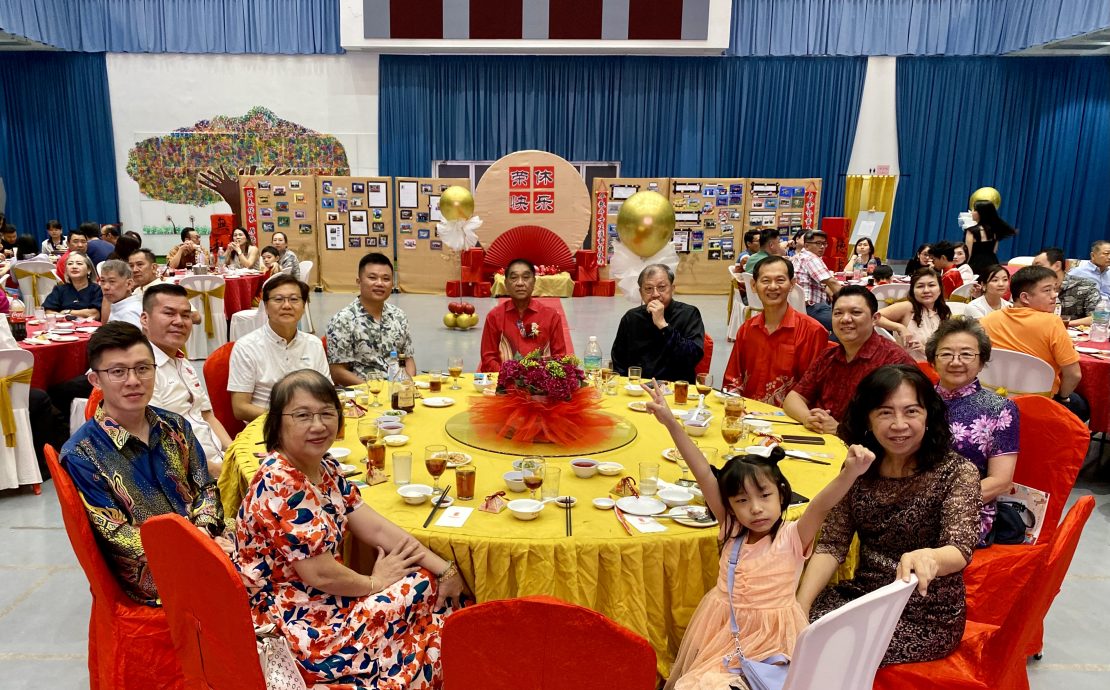 可做版头//大都会-汤荣坤卸任28年董事长