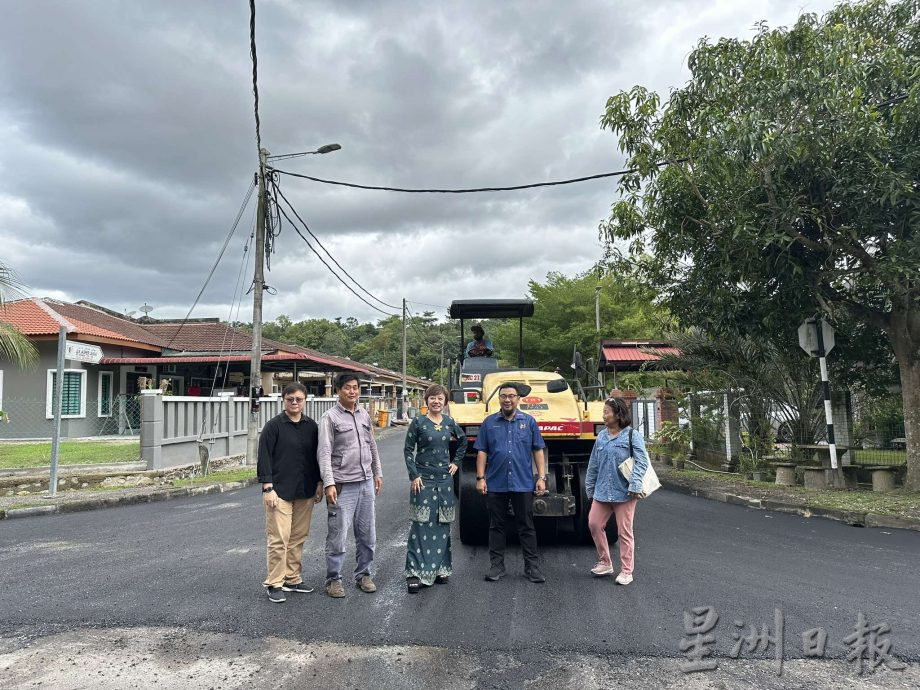 嘉乐轻工业区至武吉英旦花园铺路，剩款分配碧玉园路段