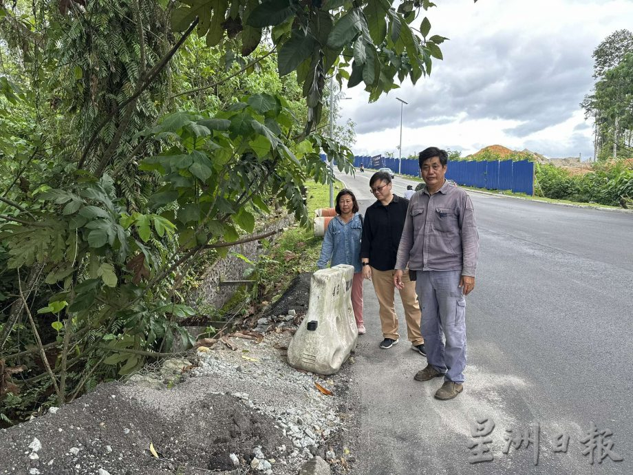 嘉乐轻工业区至武吉英旦花园铺路，剩款分配碧玉园路段