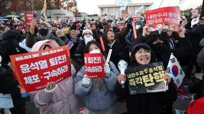 韩国会通过弹劾尹锡悦案 民众载歌载舞欢呼