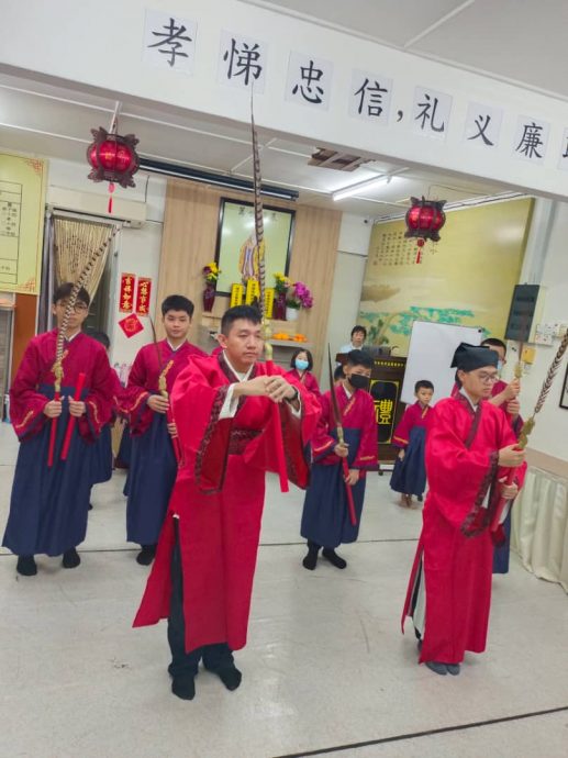 圣贤教育中心办情商智慧讲座会与经典学习颁奖礼。