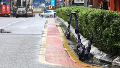 电动滑板车 弃街成灾 隆市局“捡尸”充公