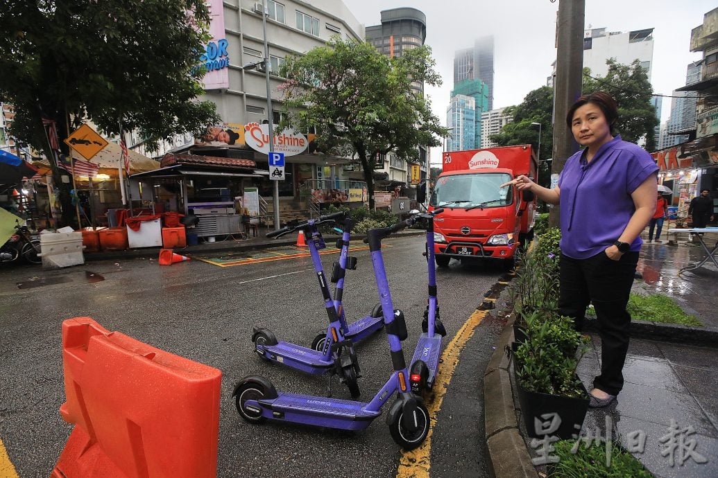 大都会封面/电动滑板车用后随手弃街 DBKL“捡尸”充公