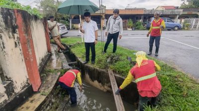 阿兹米占巡视班达马兰再也  要求市厅砍树修排水系统