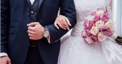 婚礼前1天婚假被拒还遭解雇 女子告公司获赔2.2万