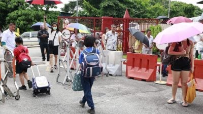 官司打赢了 还拿不回通行权文件   没了大门 大同华小失学生