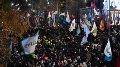 尹锡悦支持率跌至13%新低  料20万人上街支持弹劾