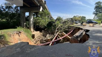 雅阁花园威拉9路地陷 封路6个月修复