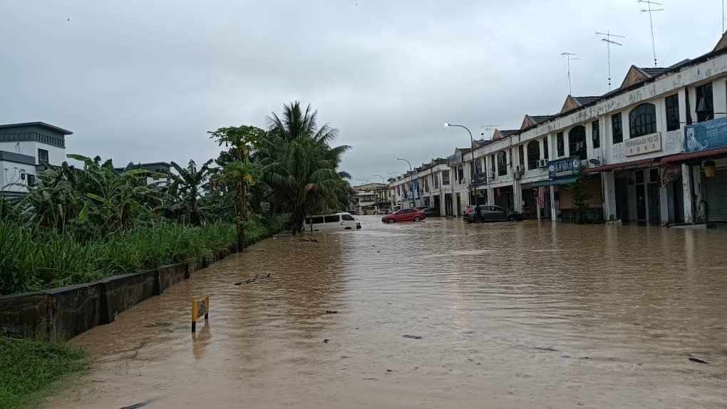 **已签发**柔：为雨季做准备，銮水利局拓宽新邦令金溪流