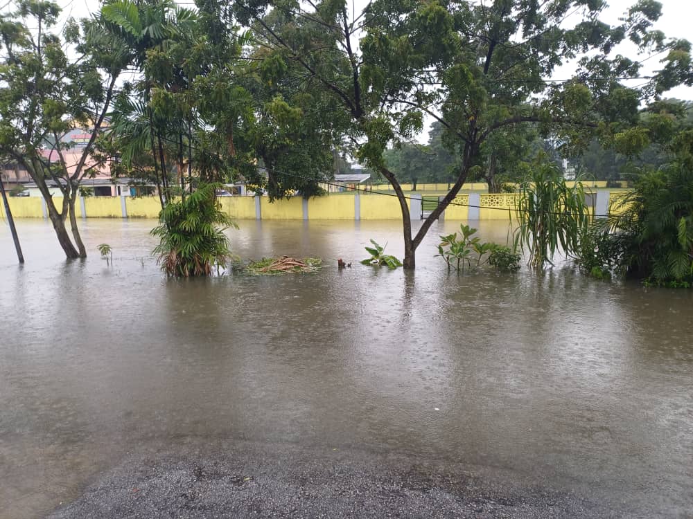 巴生午后豪雨 南区发生闪电水灾