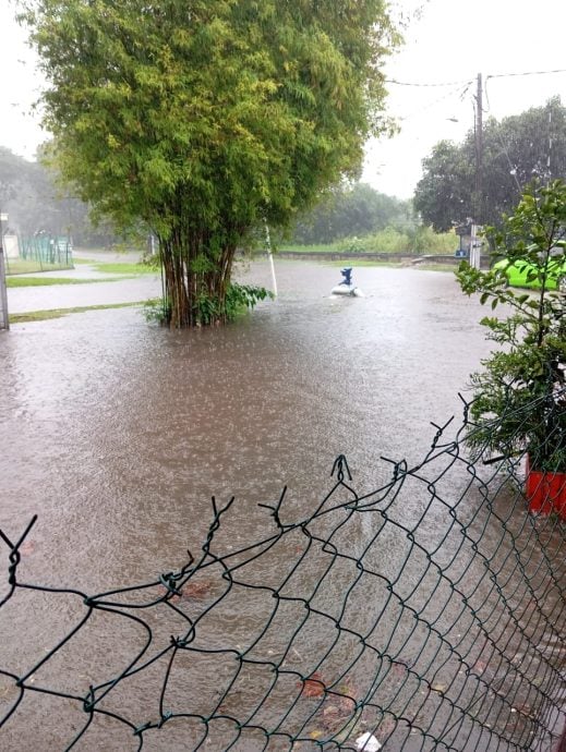 巴生午后豪雨 南区发生闪电水灾