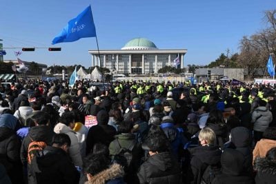 弹劾案第二次表决 万人国会前集会“倒尹”