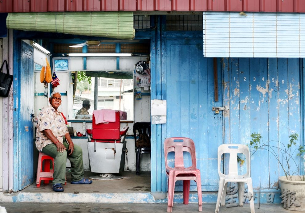 旧街场锡苗街印裔理发店   贴春联“越捞越掂”各族都光顾