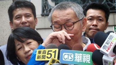 柯文哲获保释返家 哽咽：自己不是贪污图利违法的人