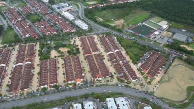 视频| 雪州斯里阿南花园   集水池决堤淹住区