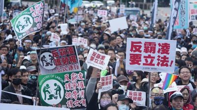 民众党反霸凌游行 3千人参加 柯文哲妻现身