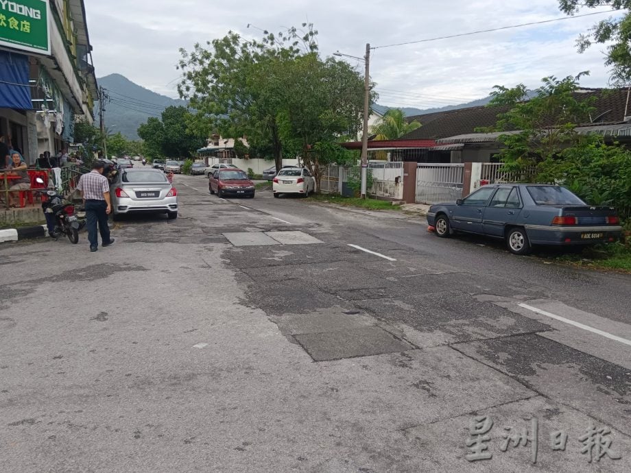 第一花园大街路洞处处 需找根源对症下药