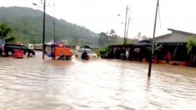 视频 | 又闪电水灾  豪雨来袭乌冷地区