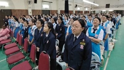 踏入人生另一里程 212霹雳女中中五生毕业