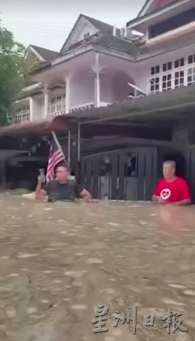 霹水灾︱美园灾场充斥废油垃圾  灾民 救援单位 需过“油河”