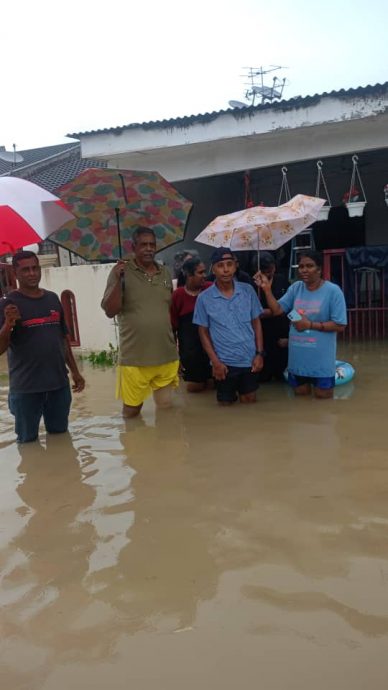 霹近24小时长命雨 消拯员奔波多地救灾