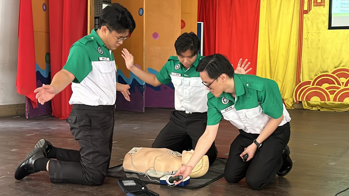 霹：主文／学海学记|守护生命 人人有责 育才华中约80人学急救技能 