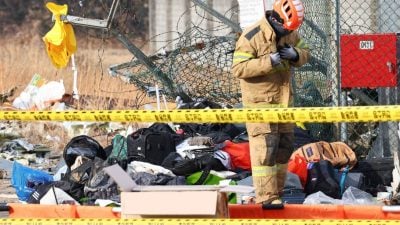 韩国客机坠毁 | 多个家族出游遇死劫 三代9人全罹难