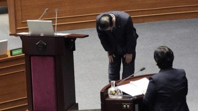 韩国警方突袭总统办公室 遭总统卫队阻拦