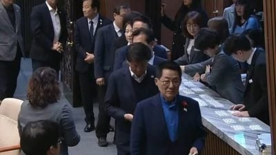 韩媒: 执政党维持官方立场 反对弹劾尹锡悦动议