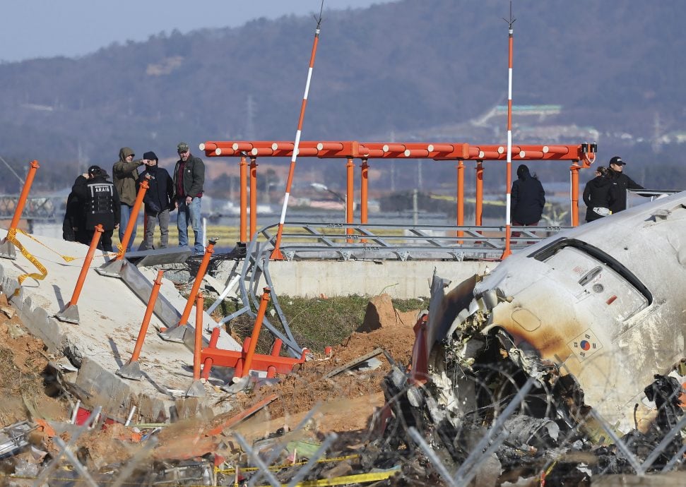 韩客机空难─国土部：将调查跑道外混凝土墙疑酿大祸