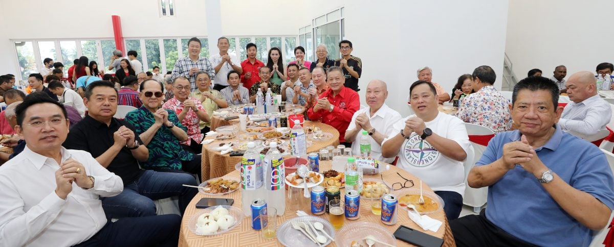 （半版新闻在上，半版广告在下）大都会：GAL建筑设计装饰有限公司开幕