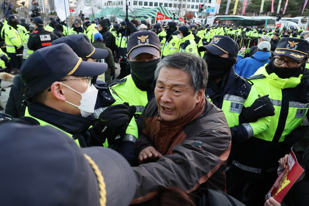 （取代重签）韩国媒体团体敦促尹锡悦立即下台并进行拘留调查