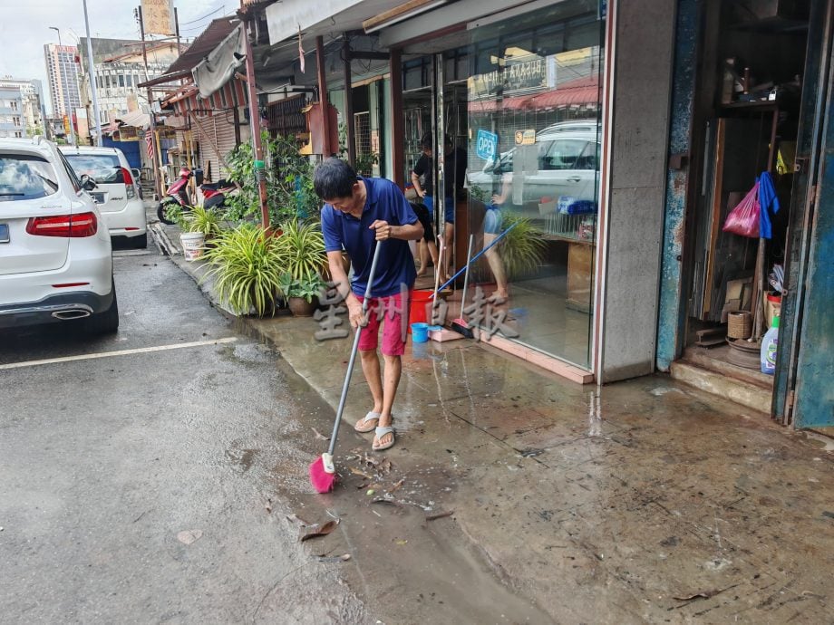 （古城封面副文）初一遇涨潮，甘榜爪哇淹水