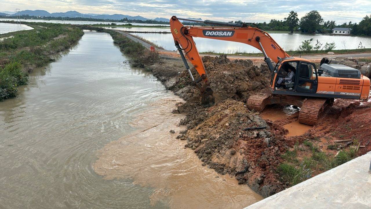 （大北马）连绵雨致30天稻秧被水淹，稻农：重新插秧需22天延迟收成