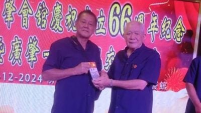 东甲广肇会馆庆66周年   赠红包给80长者