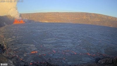 （视频）夏威夷第二大火山再次喷发 熔岩狂喷80公尺高